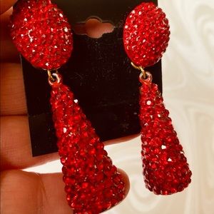 NEW VINTAGE BELLINI VIBRANT RED SWAROFSKI CRYSTAL DROP EARRING - CLIP ELEGANT
